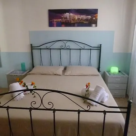Casa A 30 M Dal Mare بيت للعطل