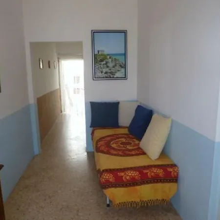 Casa A 30 M Dal Mare 度假居 圣伊西多罗